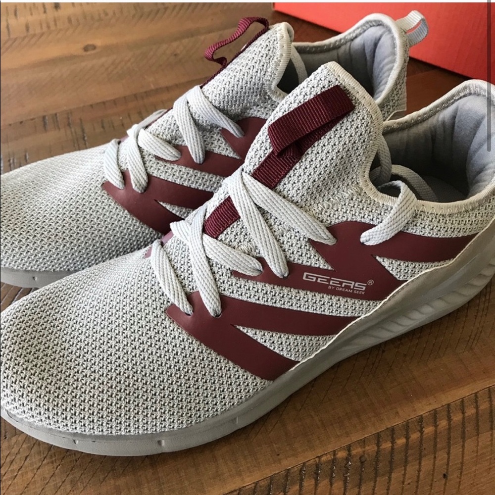 NIB Mens retro Gray stripe mesh run shoe - Picture 2 of 7